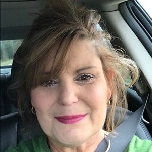 Meet your Posher, Debbie